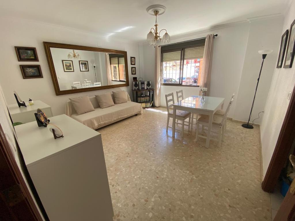 Apartamento Familiar En Barrio Reina Victoria Huelva Esterno foto