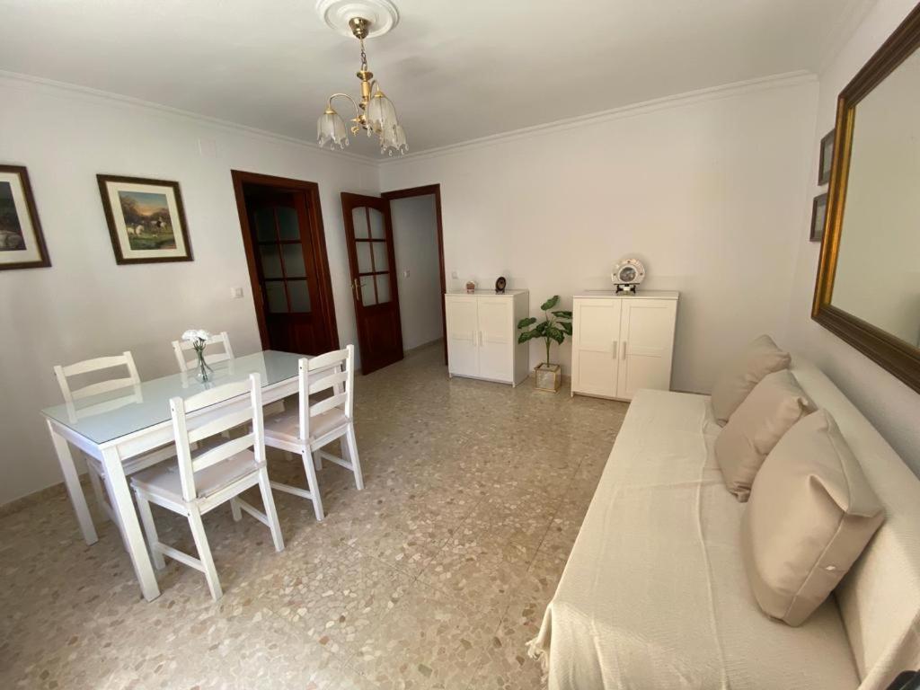 Apartamento Familiar En Barrio Reina Victoria Huelva Esterno foto