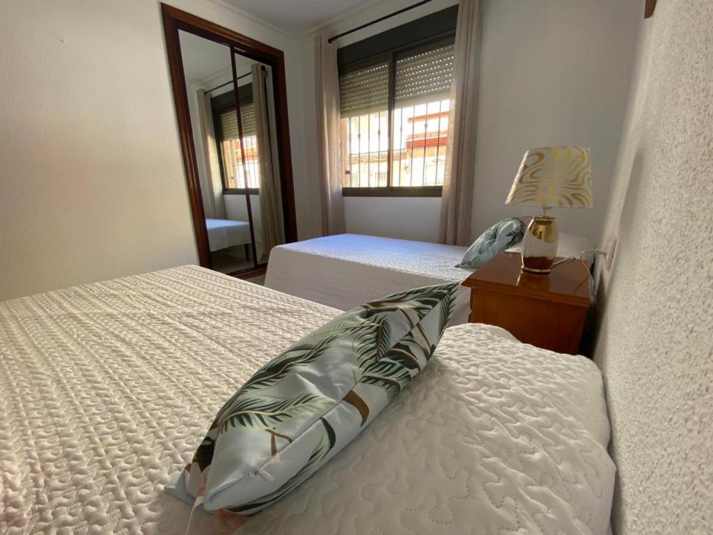 Apartamento Familiar En Barrio Reina Victoria Huelva Esterno foto