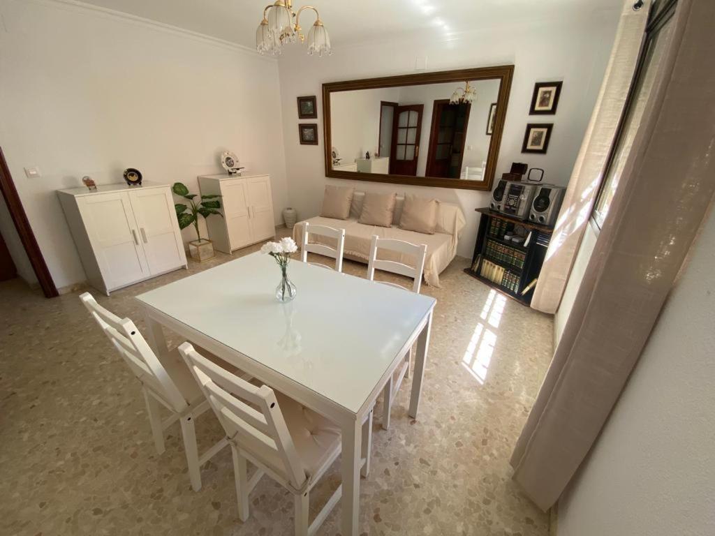 Apartamento Familiar En Barrio Reina Victoria Huelva Esterno foto